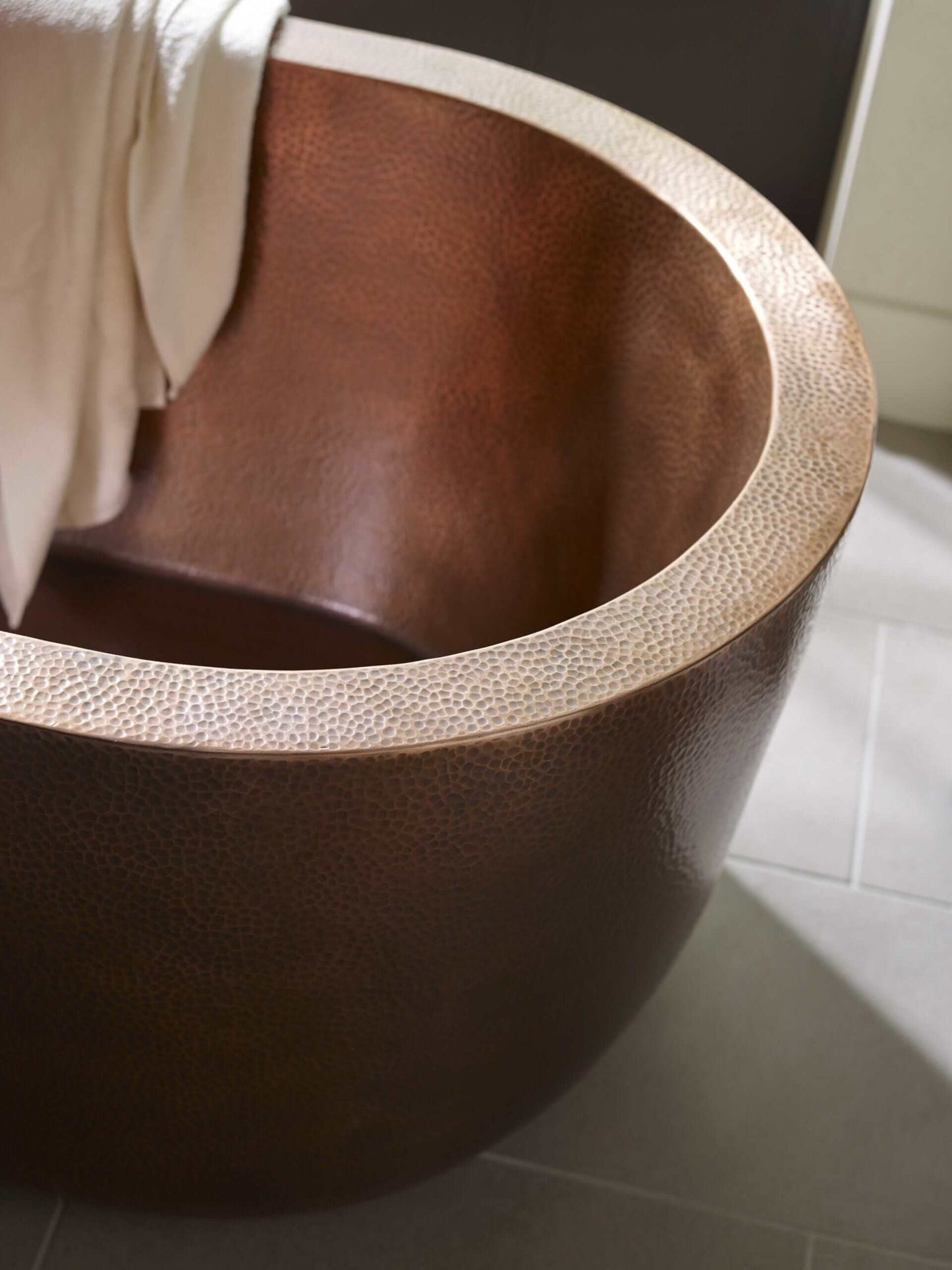 Thompson Cuitzeo Handcrafted Double Wall Antique Copper 14 Gauge bathtub interior design detail.