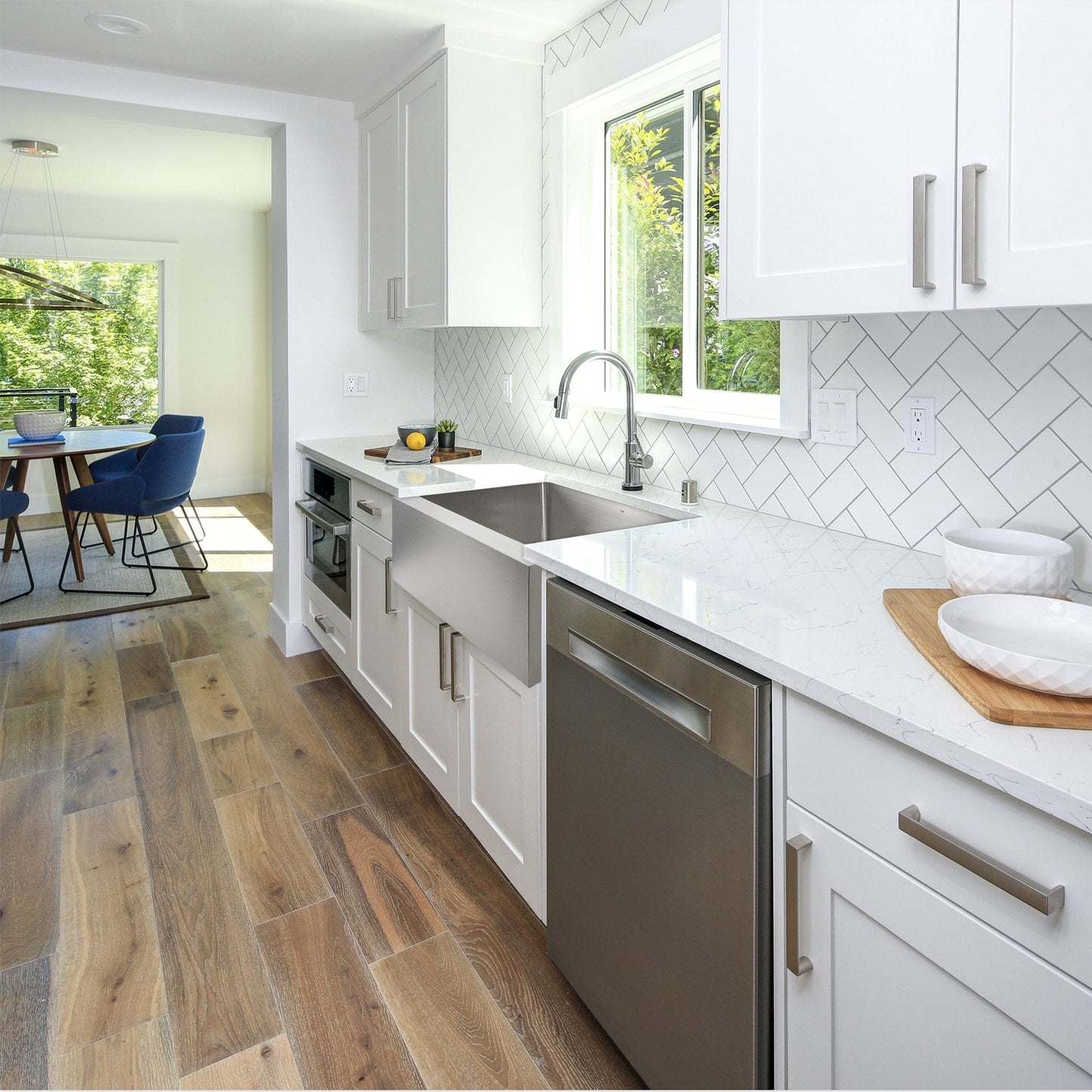 Nantucket EZApron33 Patented Design Pro Series Single Bowl Undermount Stainless Steel Kitchen Sink with 7" Apron Front - EZApron33 in a modern kitchen
