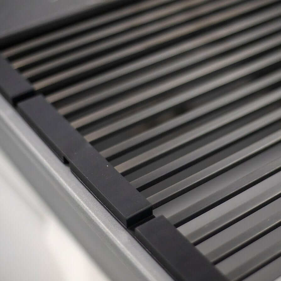 Nantucket 34" Large Single Bowl Prep Station Undermount Granite Composite - PR3419-TI-UM edge detail with slatted surface.