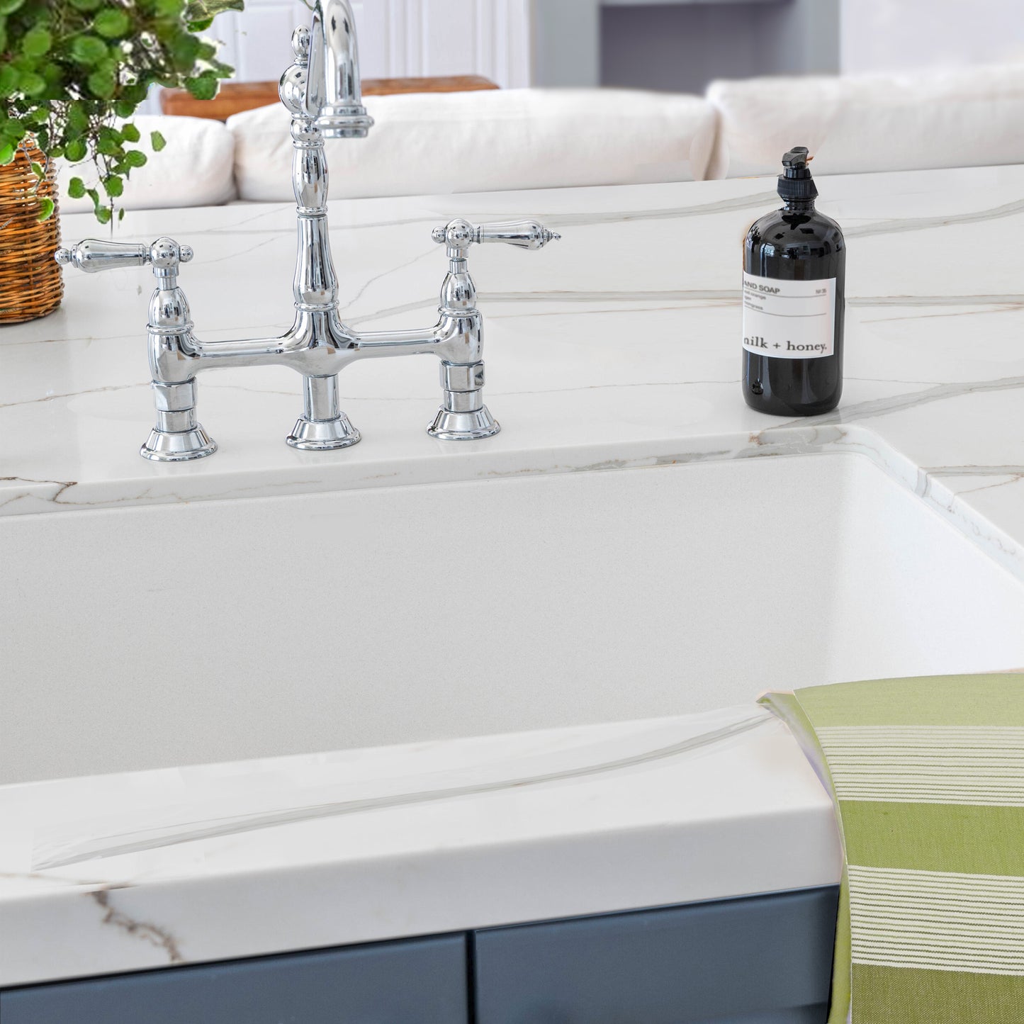 Nantucket Wellfleet-2719W 27-inch white fireclay kitchen sink, view 4