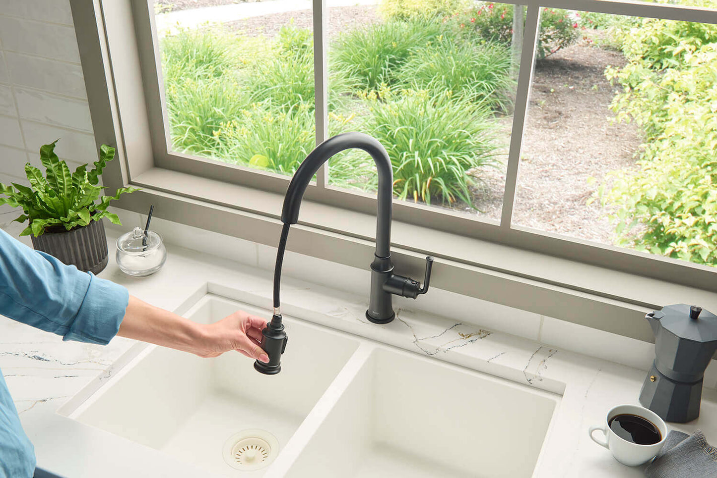 Ruvati RVF1234 Simoni Single-Handle Pull-Down Kitchen Faucet — Traditional Farmhouse Style