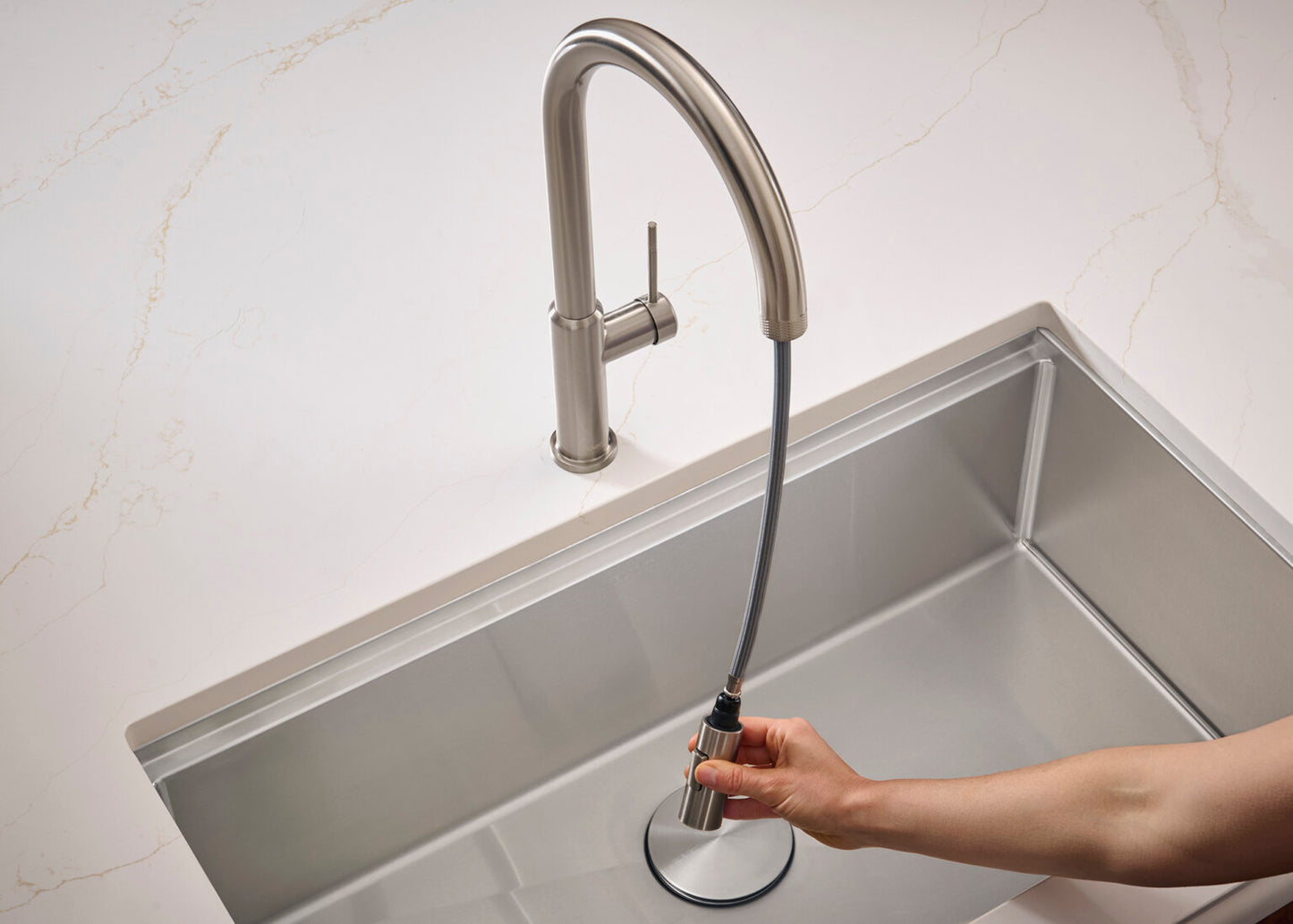 Ruvati RVF1237 Vestia Single-Handle Pull-Down Kitchen Faucet with Knurl Detail