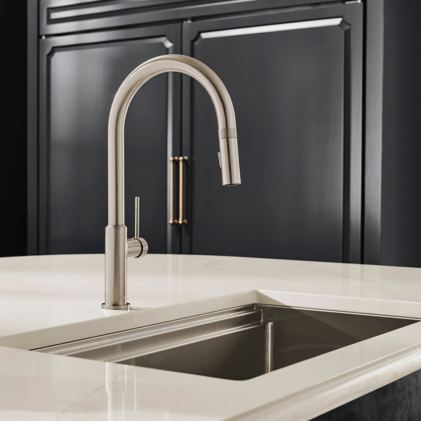 Ruvati RVF1237 Vestia Single-Handle Pull-Down Kitchen Faucet with Knurl Detail