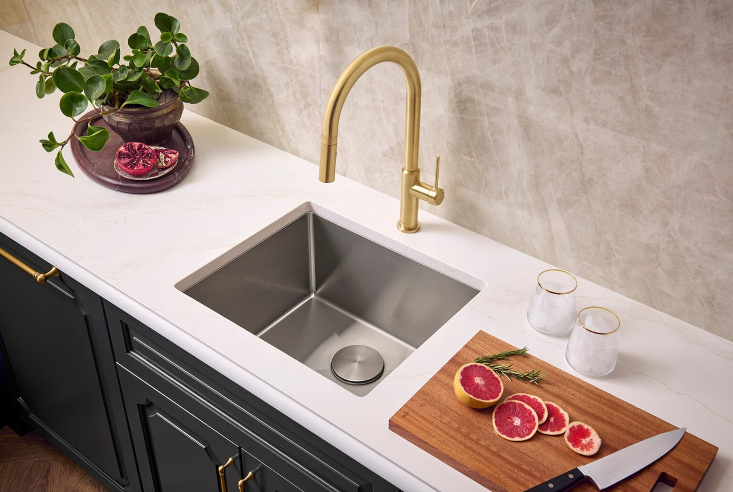 Ruvati RVF1237 Vestia Single-Handle Pull-Down Kitchen Faucet with Knurl Detail