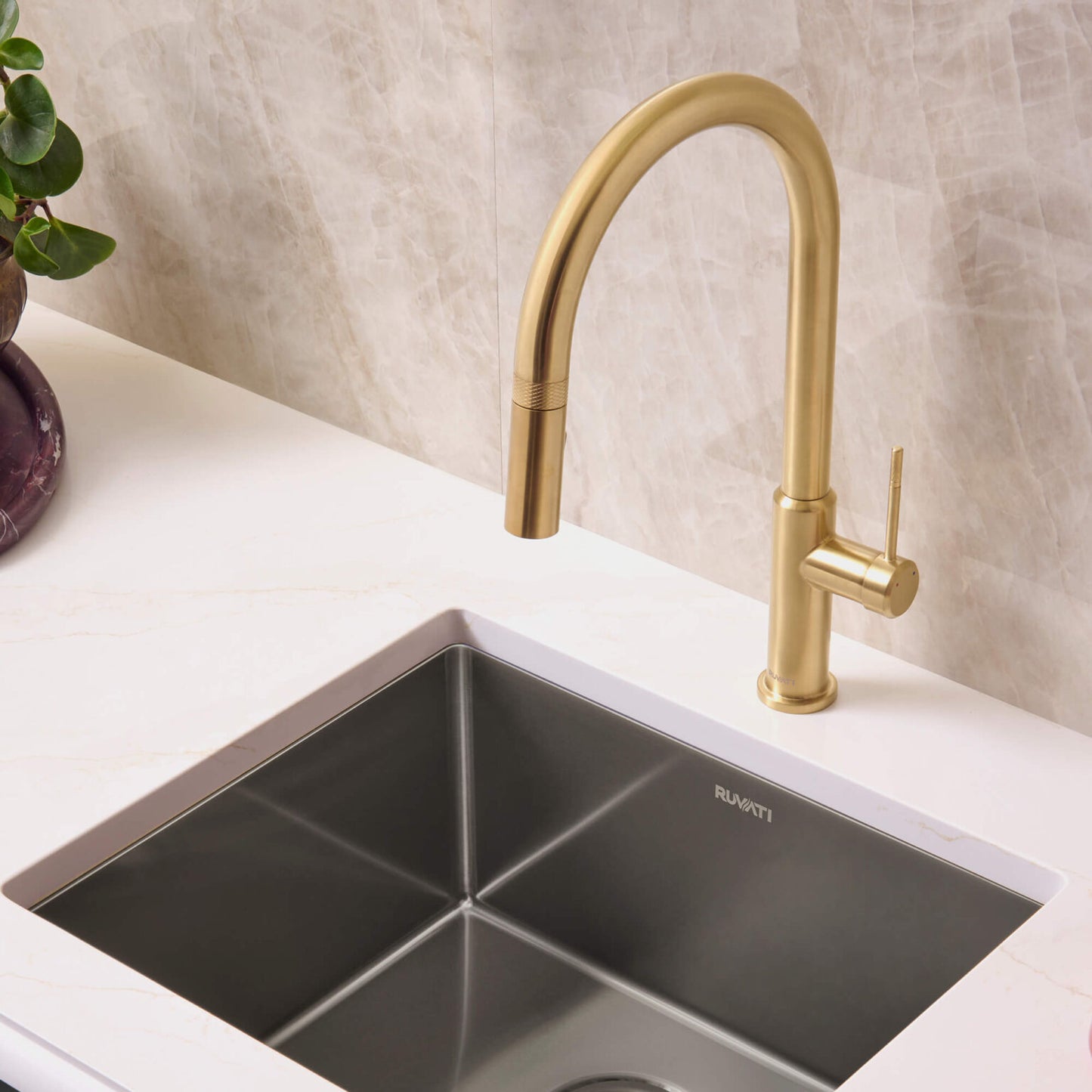 Ruvati RVF1237 Vestia Single-Handle Pull-Down Kitchen Faucet with Knurl Detail