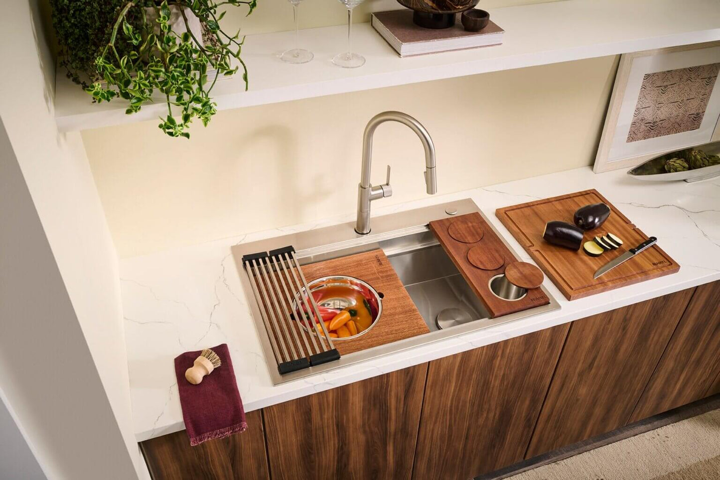Ruvati RVF1248 Isola Single-Handle Pull-Out Kitchen Faucet with Knurl Detail installed in a modern kitchen setting.