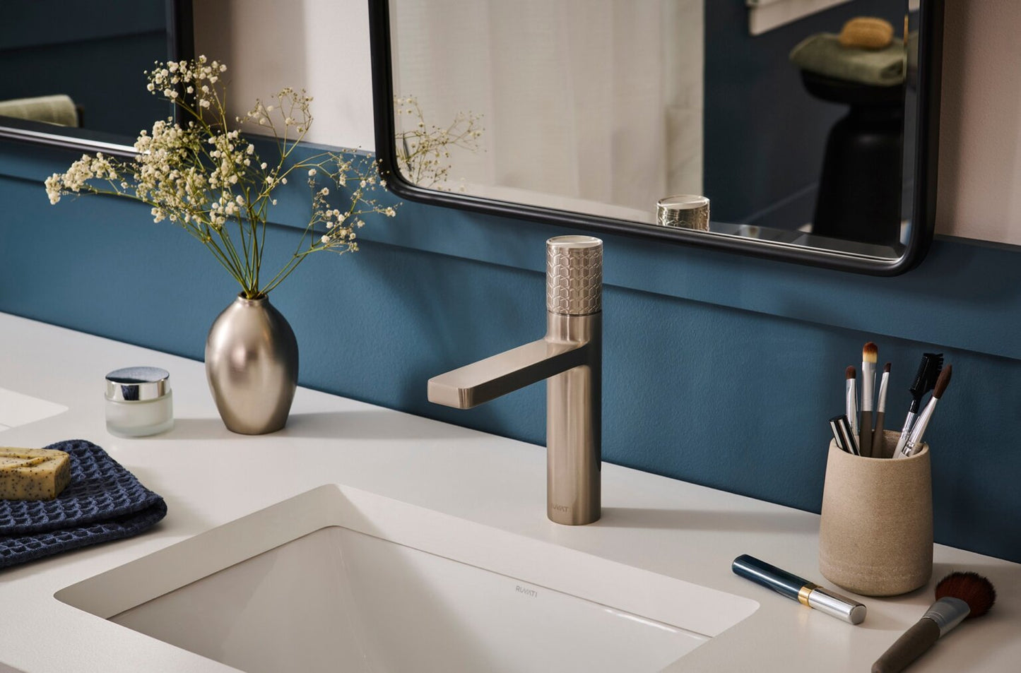 Ruvati RVF5133 Emilio Single-Handle Bathroom Faucet with Diamond Pattern Handle