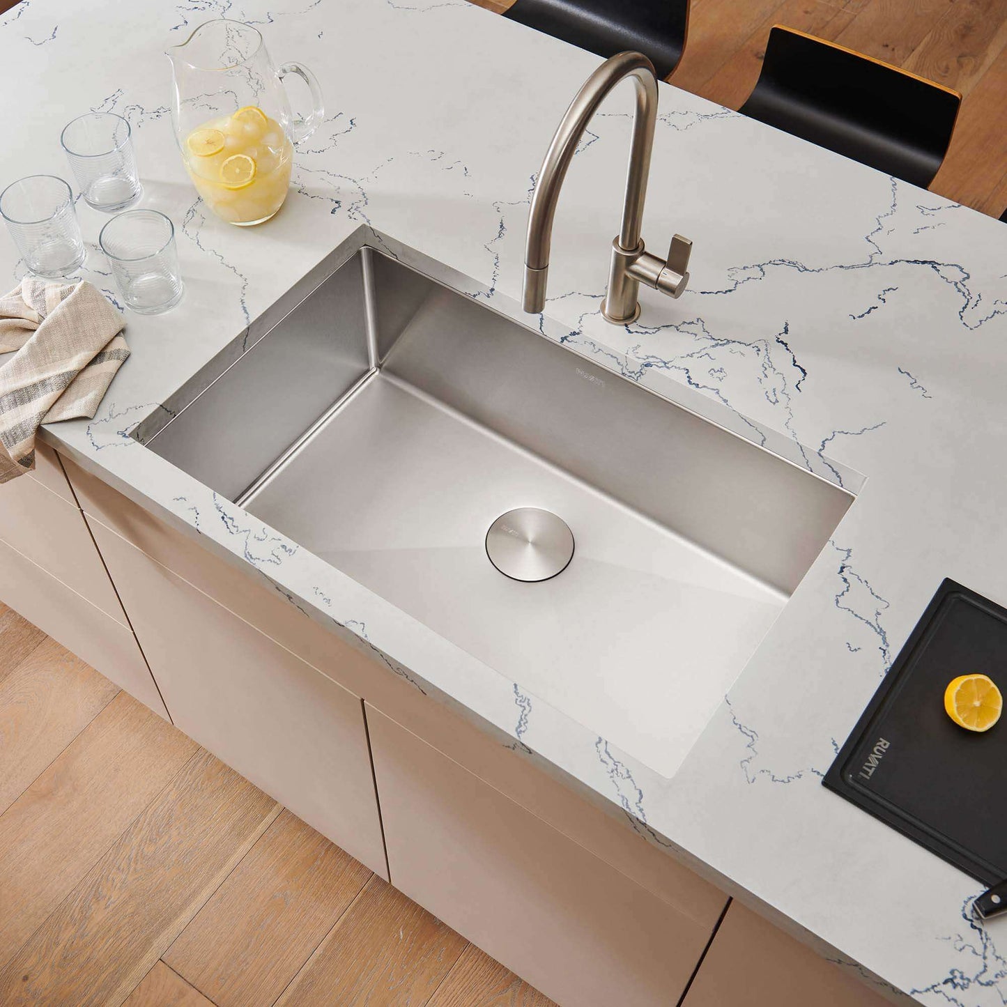 Ruvati 30" Gravena Single Bowl Undermount Kitchen Sink - RVH7300