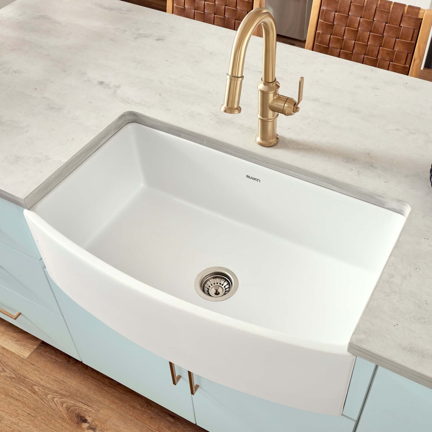 Ruvati 33" Fireclay Bow Front Farmhouse Kitchen Sink - RVL2398