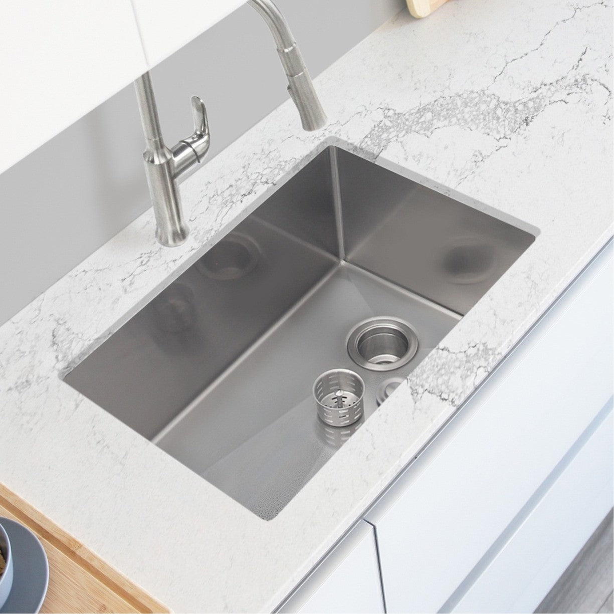 Stylish Azuni 28" Stainless Steel Undermount Kitchen Sink