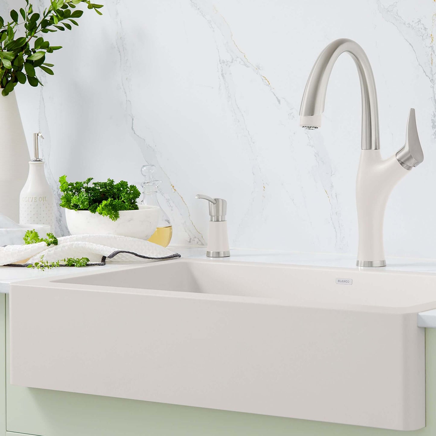 BLANCO VINTERA 30" SILGRANIT Single Bowl Farmhouse Sink with modern faucet and elegant backdrop.