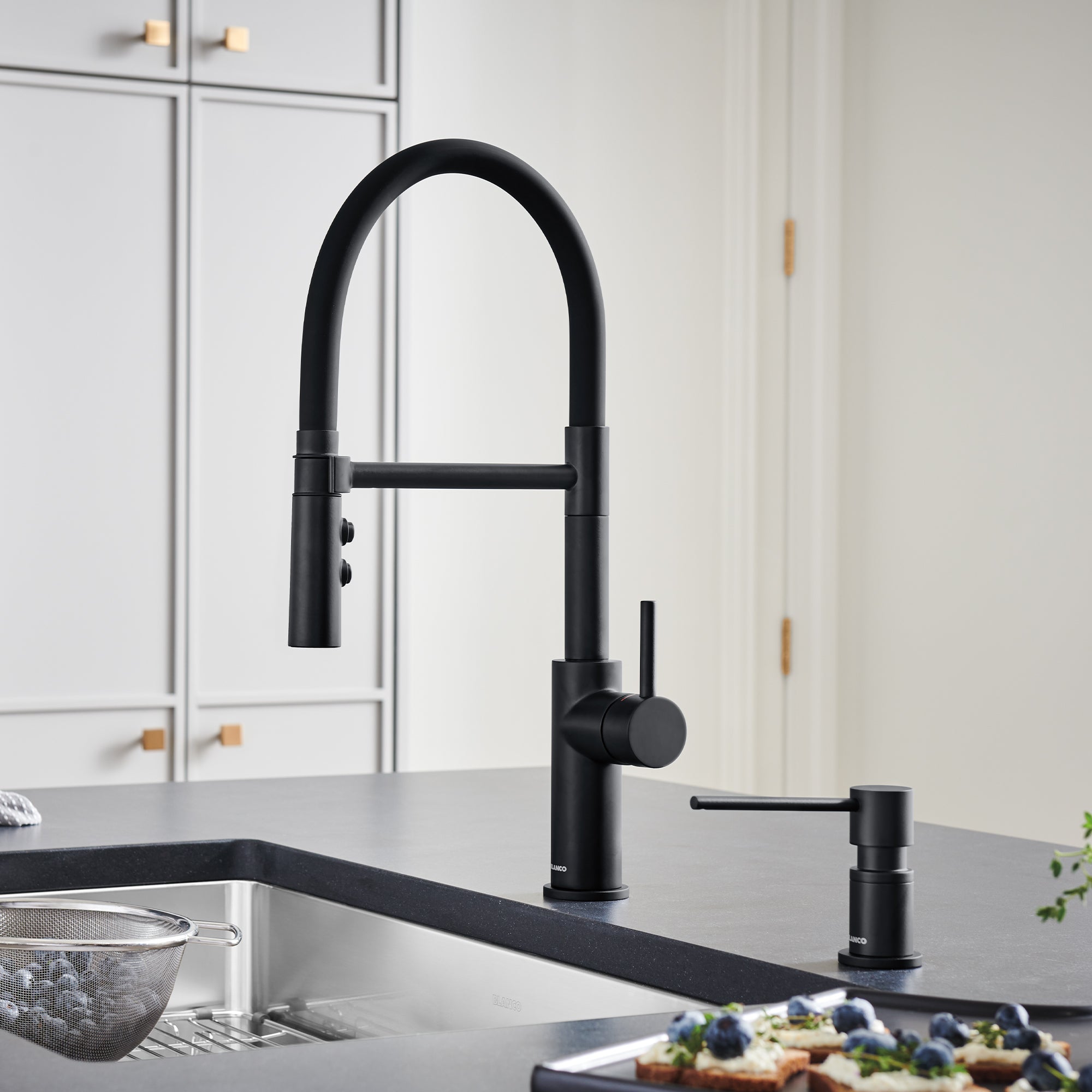 BLANCO Catris Flexo Semi-Pro Pull-Down Dual-Spray Kitchen Faucet in sleek black finish