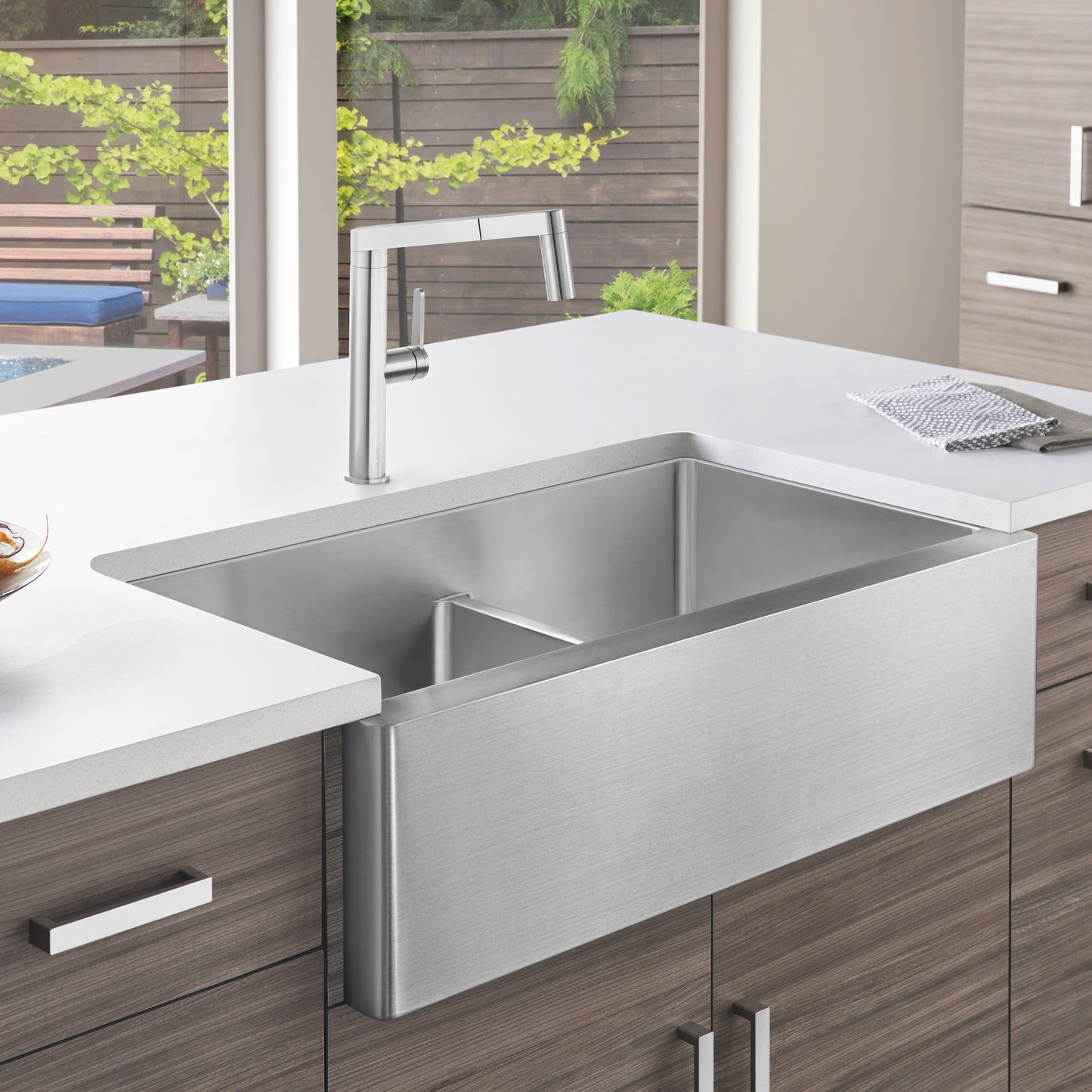 BLANCO Quatrus R15 33" 60/40 Double Bowl Apron-Front Stainless Steel Farmhouse Sink with Low Divide in modern kitchen.