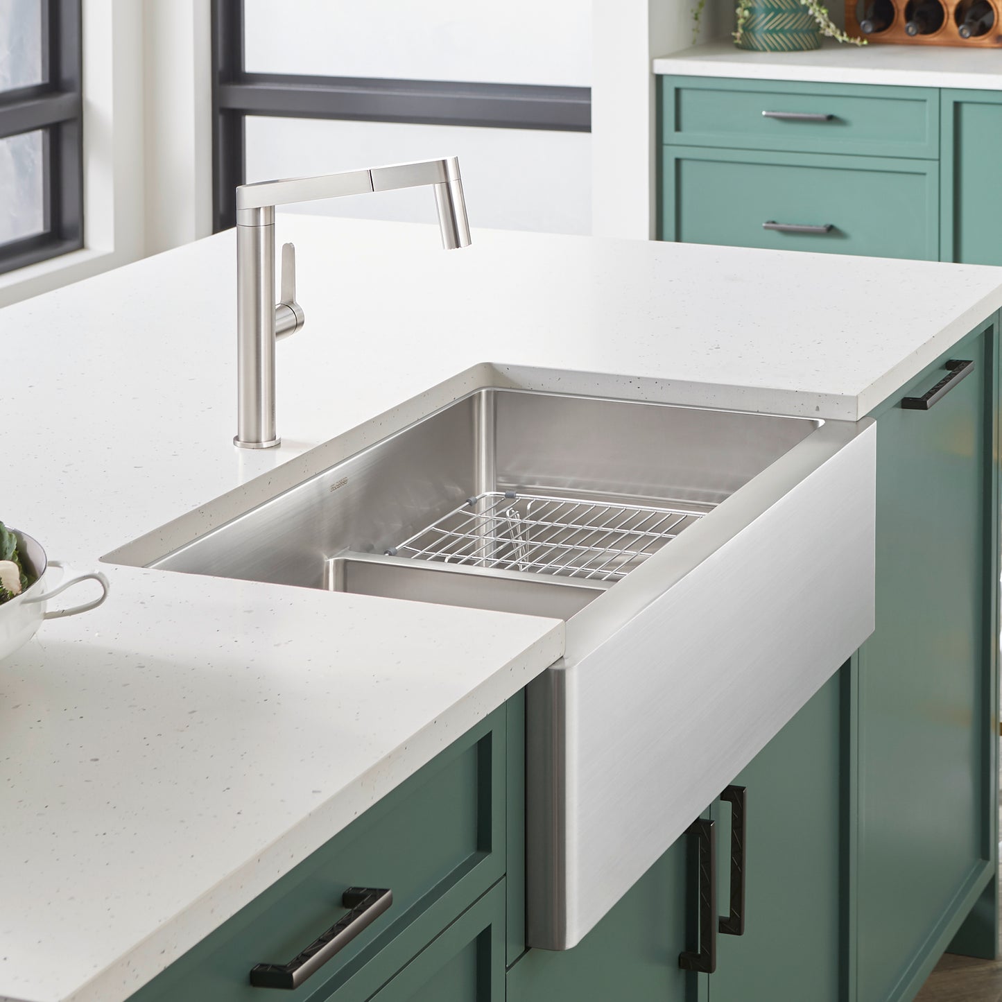 BLANCO Quatrus R15 33" 60/40 Double Bowl Apron-Front Stainless Steel Farmhouse Sink with Low Divide in modern kitchen.