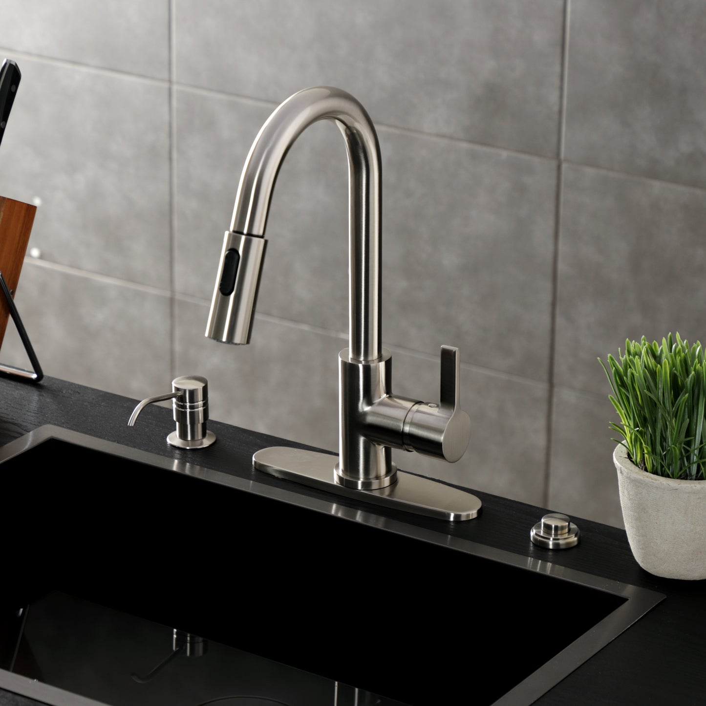 Kingston Brass LS8783CTL Continental Pull-Down Kitchen Faucet