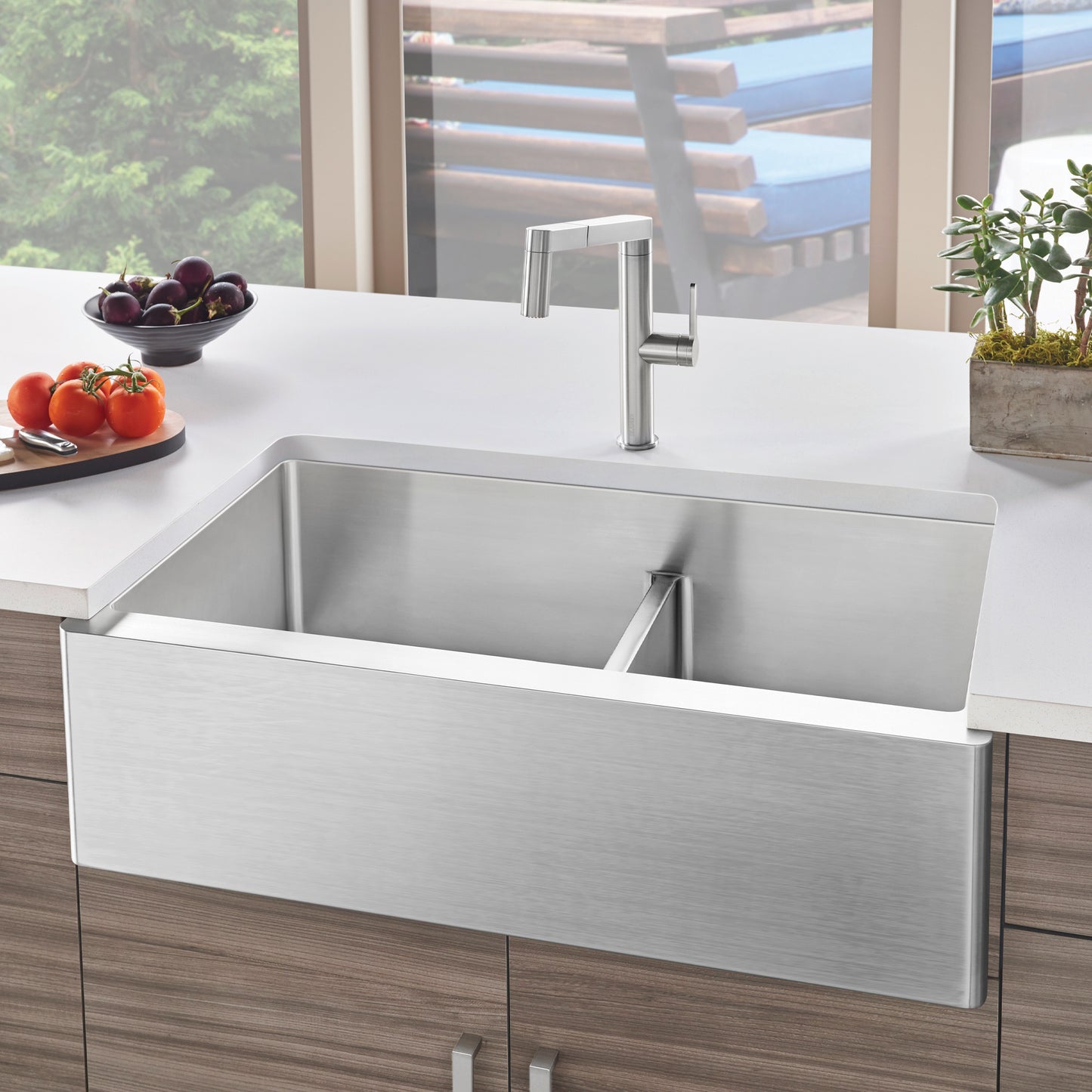 BLANCO Quatrus R15 33" 60/40 Double Bowl Apron-Front Stainless Steel Farmhouse Sink with Low Divide in modern kitchen.