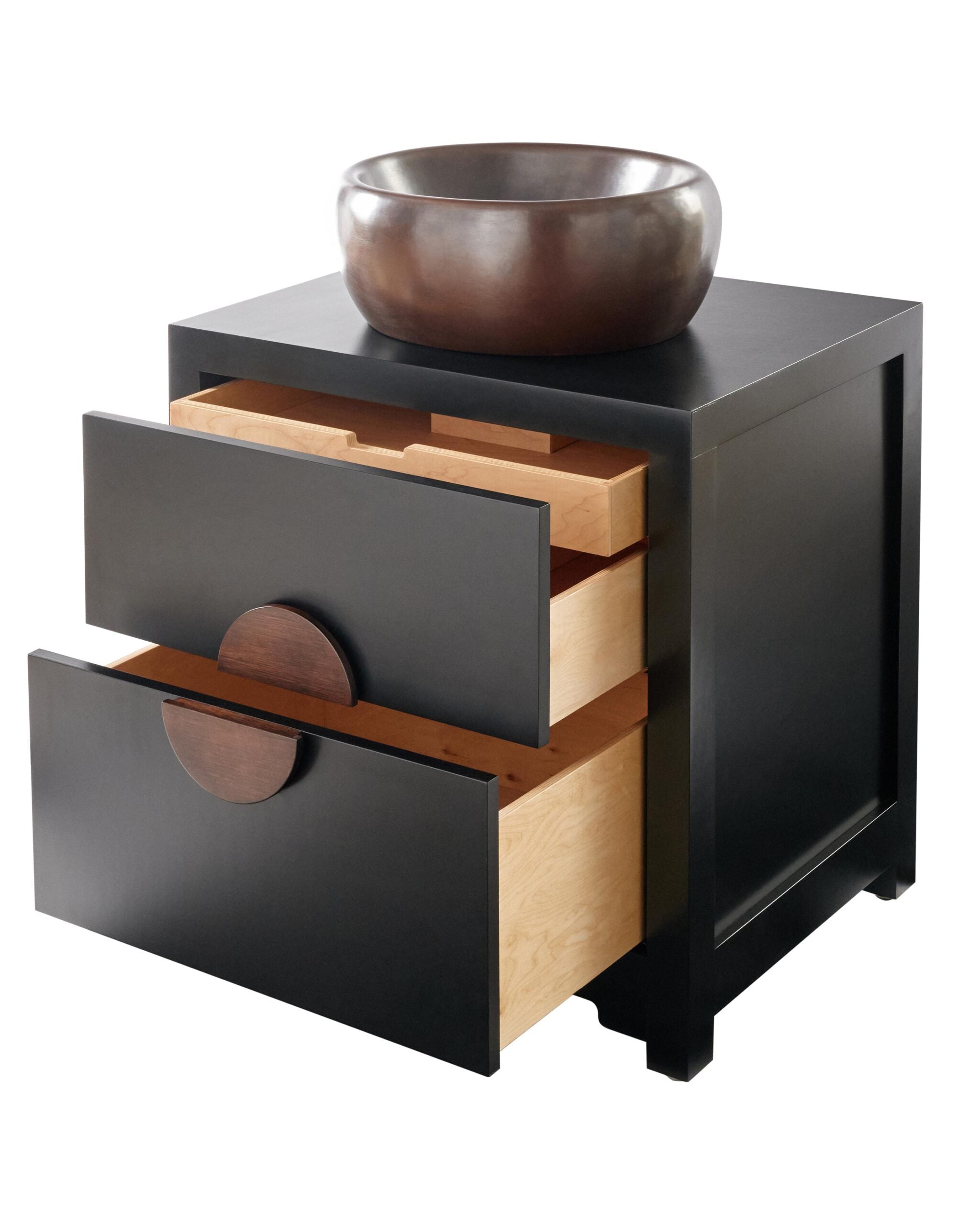 Alternate three-quarter view of the Thompson Permanente vanity and aged copper vessel