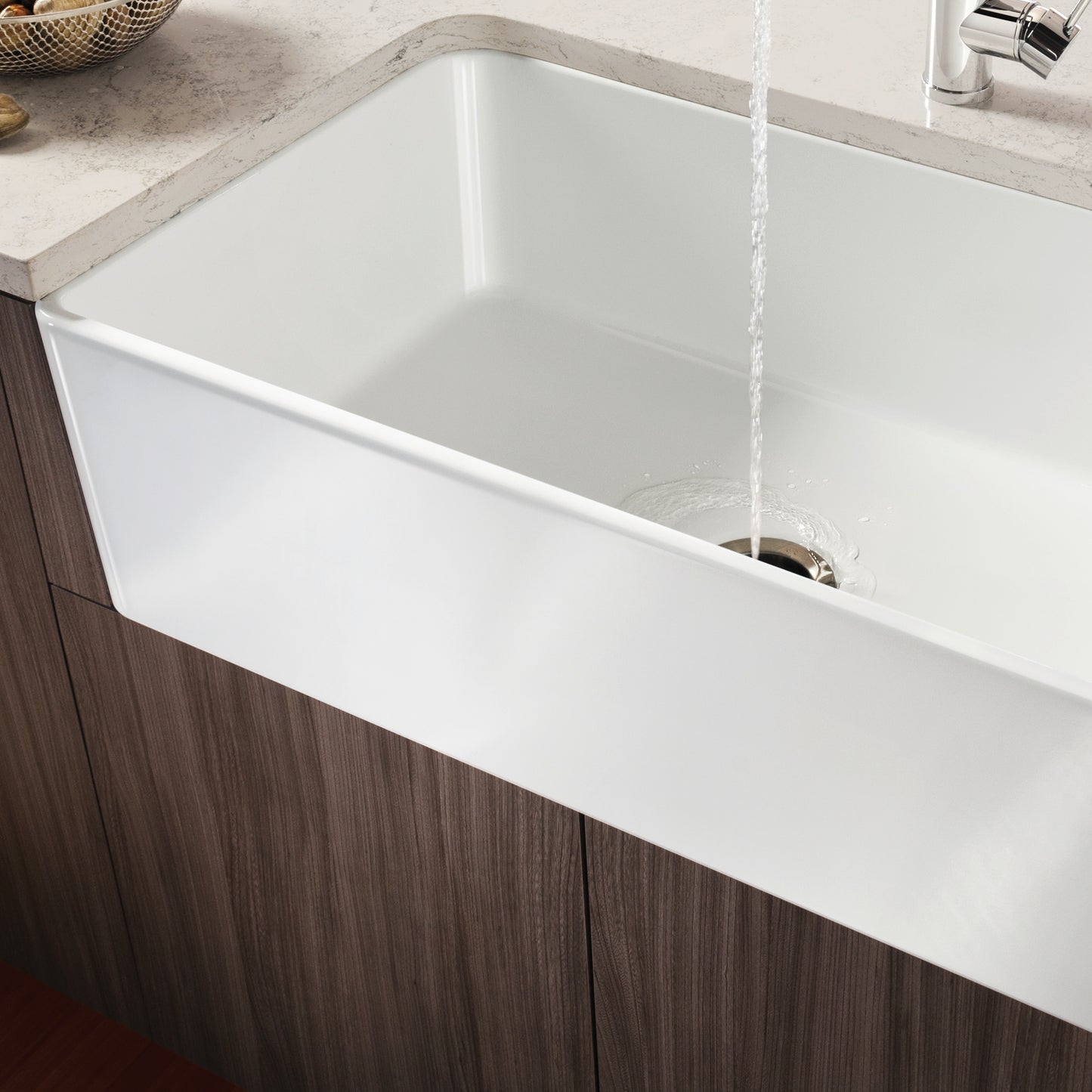 Cerana 30" Fireclay Single Bowl Apron-Front Farmhouse Sink - White with water flowing.
