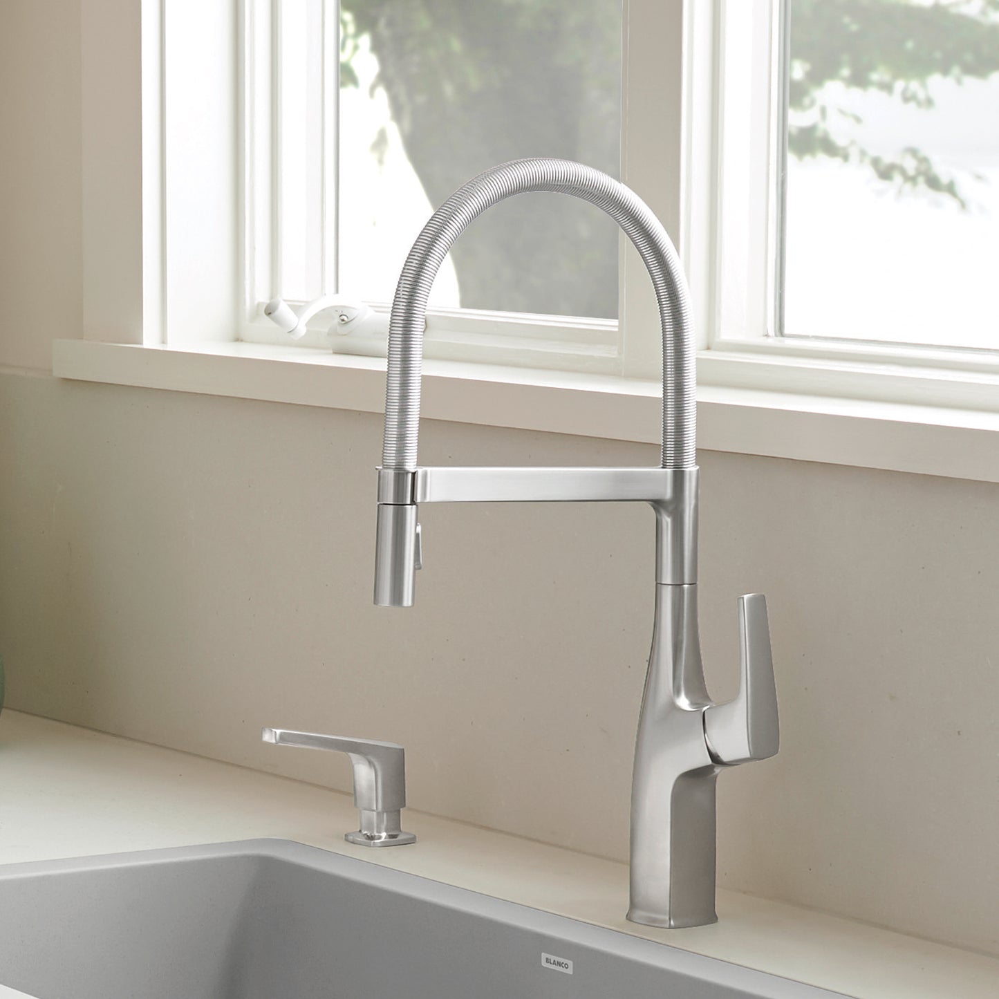 BLANCO Rivana Semi-Pro Pull-Down Dual-Spray Kitchen Faucet