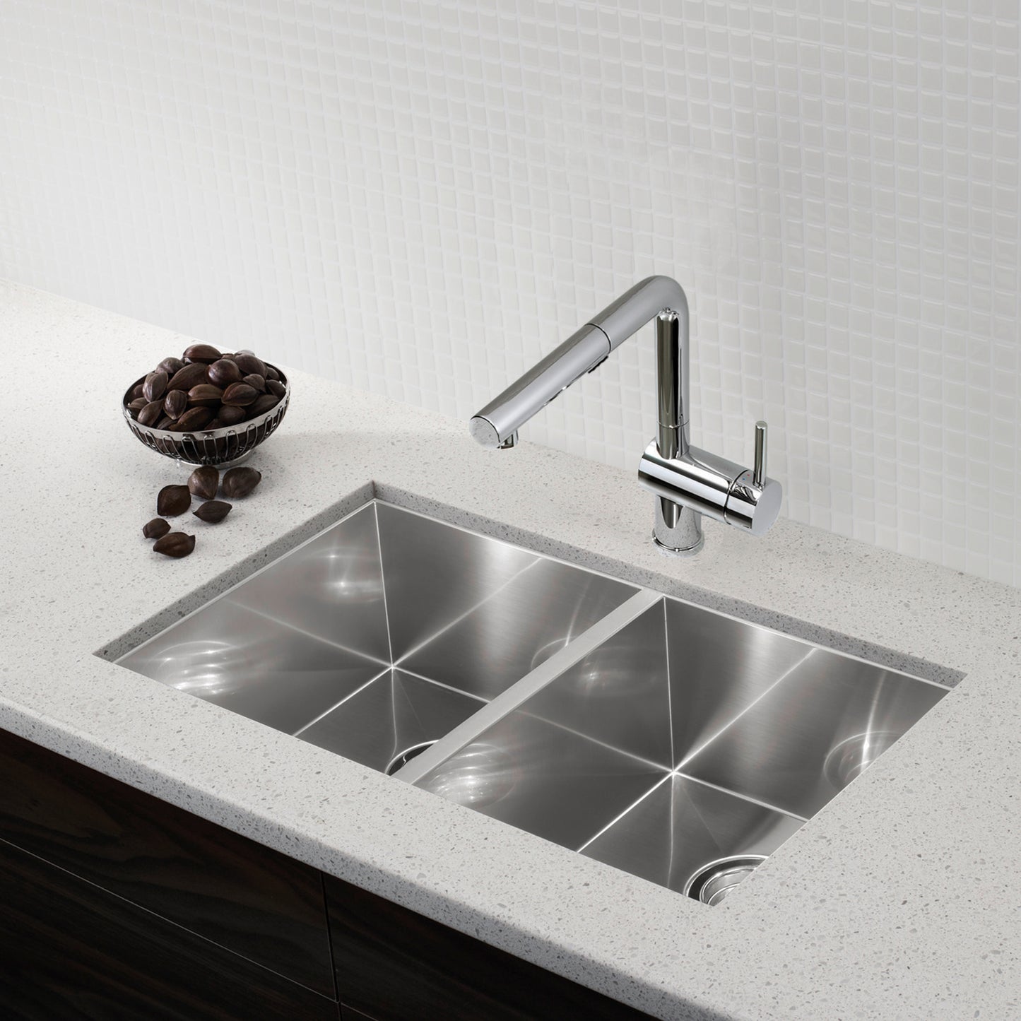 BLANCO Quatrus R0 32" 50/50 Double Bowl Undermount Stainless Steel Kitchen Sink with contemporary faucet and countertop.