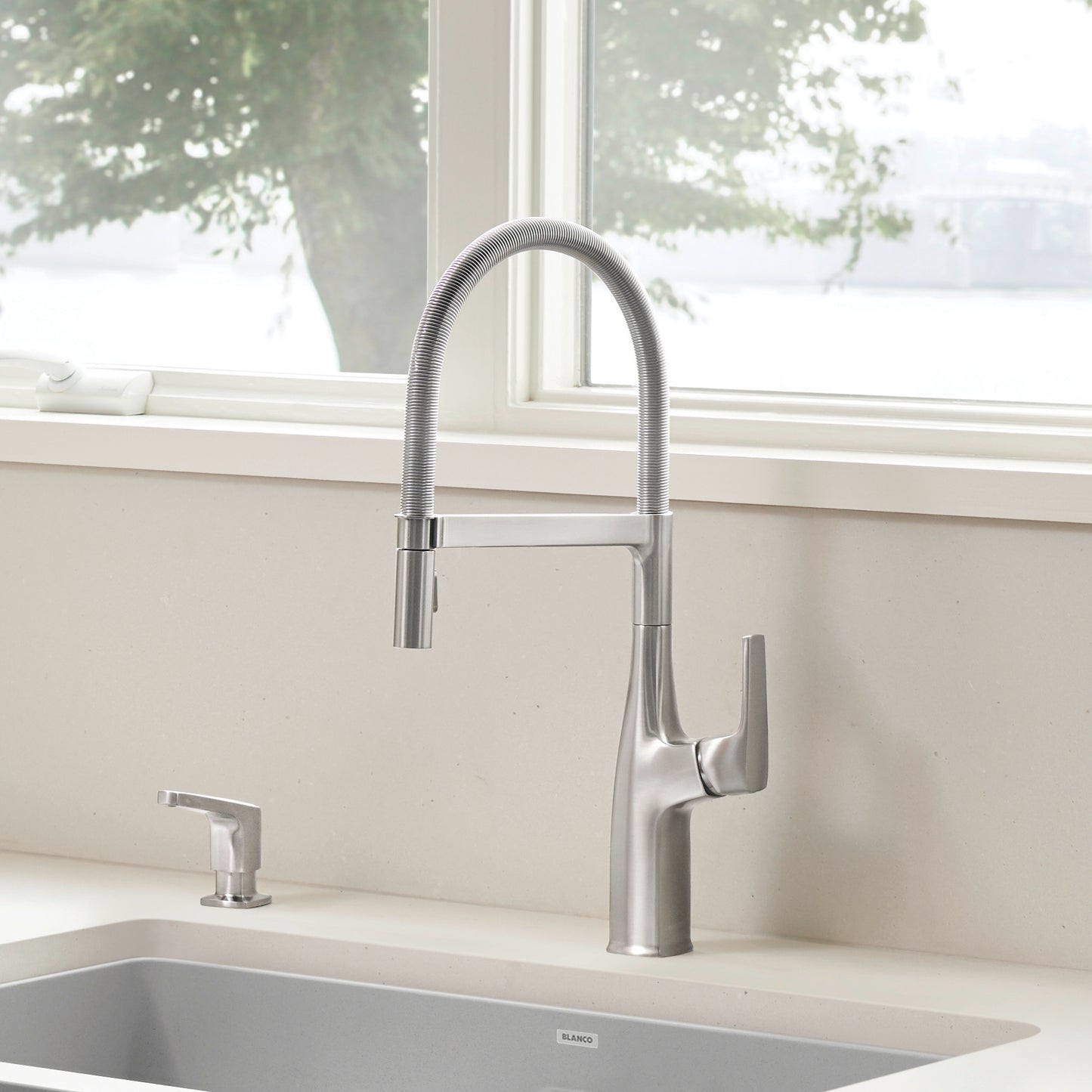 BLANCO Rivana Semi-Pro Pull-Down Dual-Spray Kitchen Faucet