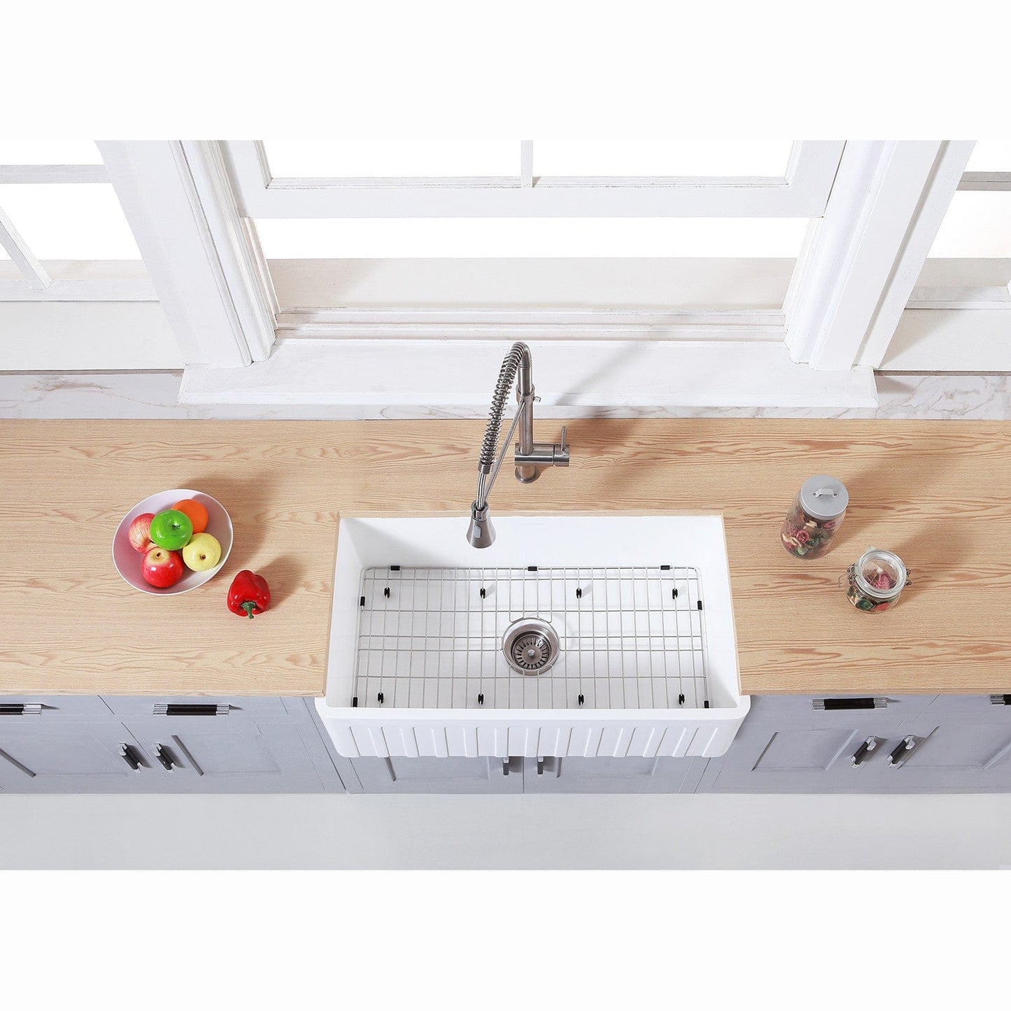 KINGSTON Brass Gourmetier 33" Farmhouse Kitchen Sink with Strainer and Grid - Matte White