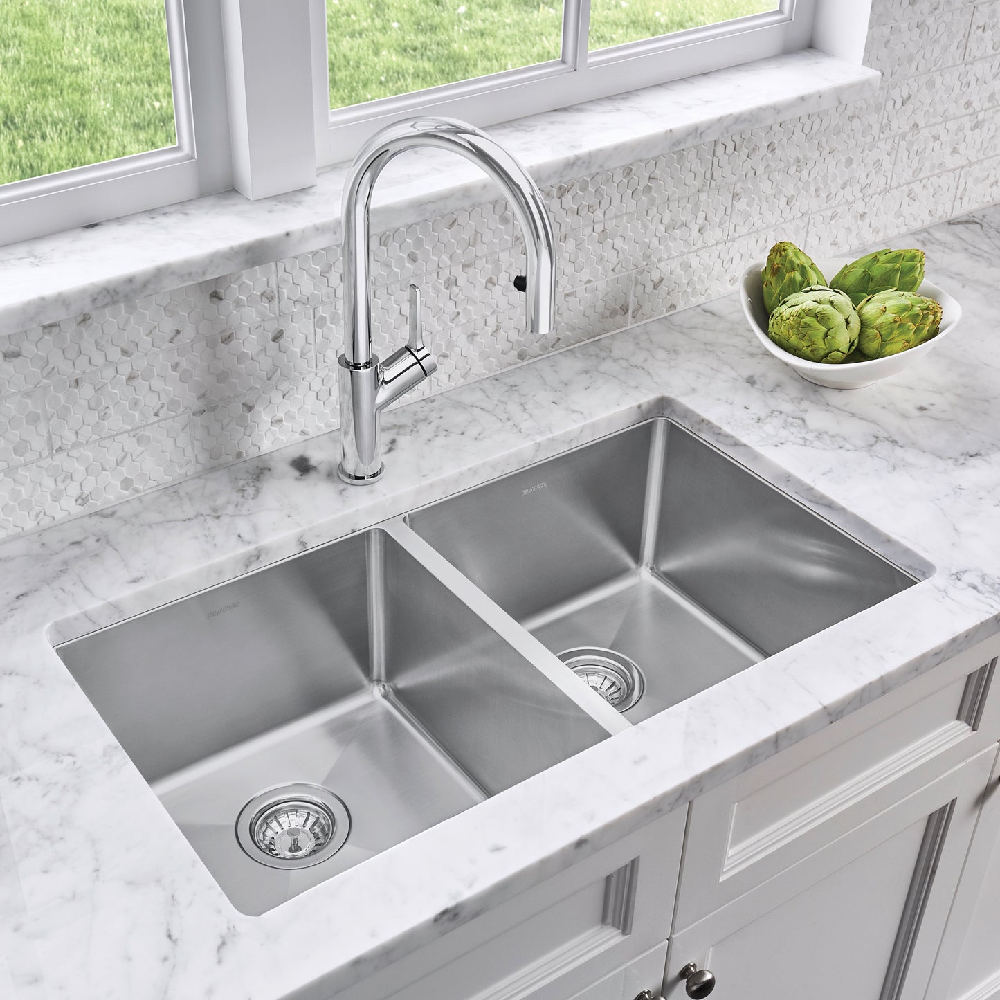 BLANCO Quatrus R15 32" 50/50 Double Bowl Undermount Stainless Steel Kitchen Sink with modern faucet and marble countertop.